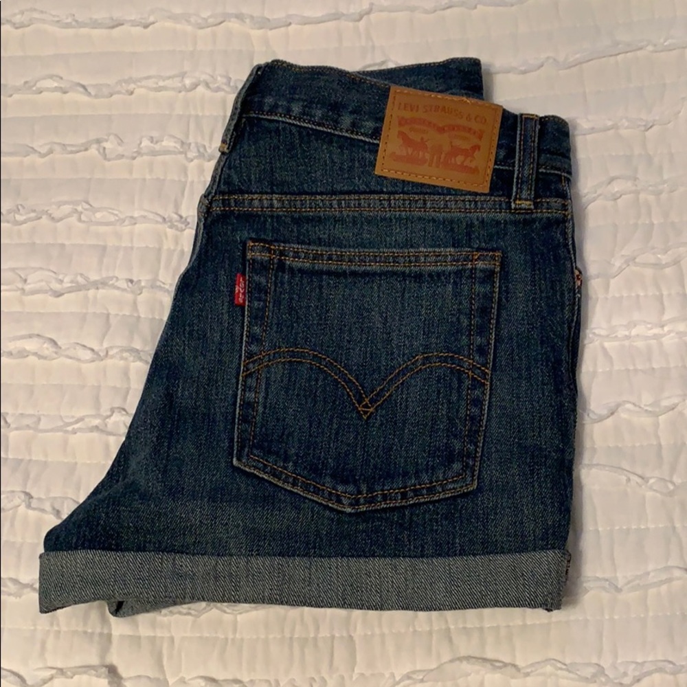 Levi’s wedgie fit shorts cuffed